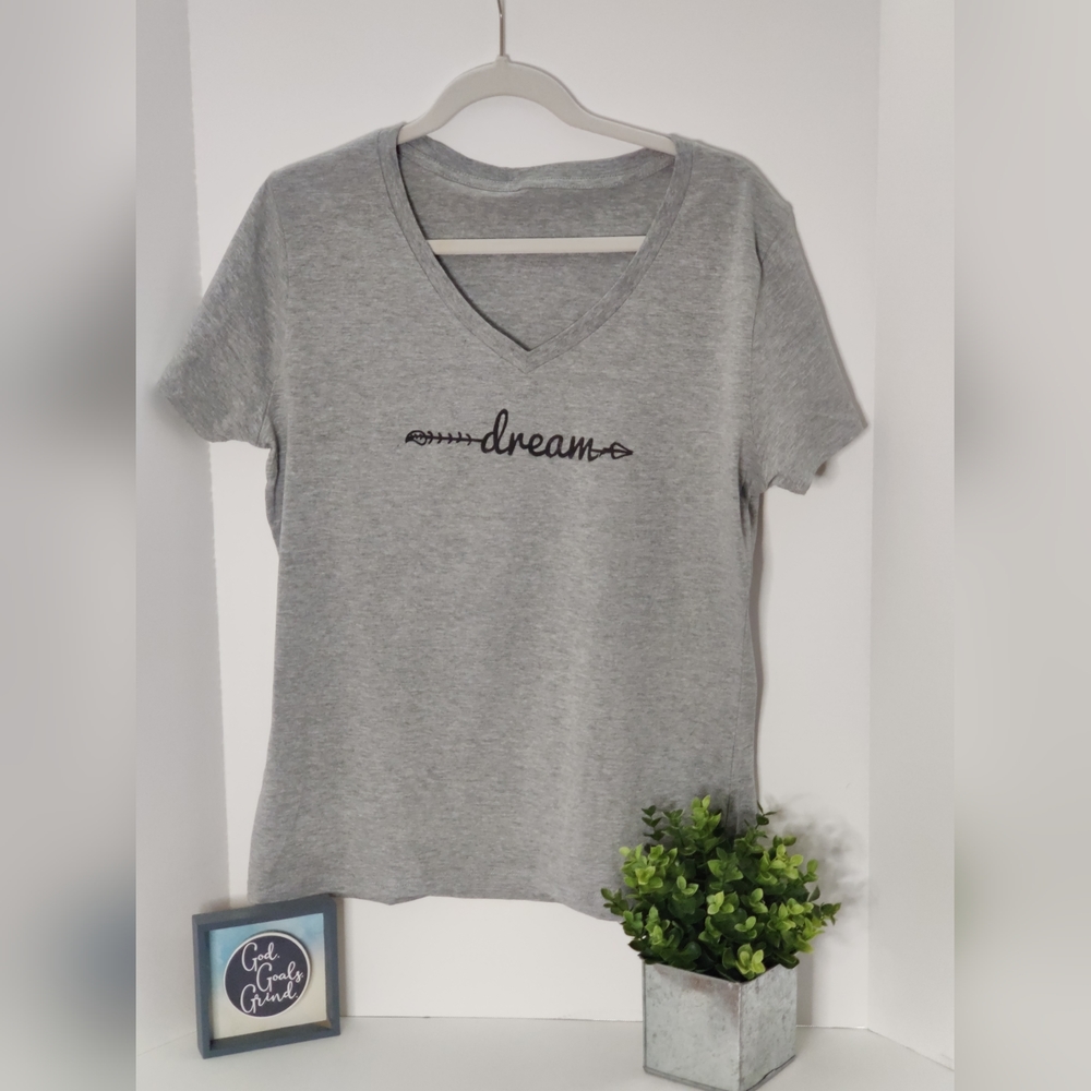 Ladies' Tagless V-neck Tee & Free Gift